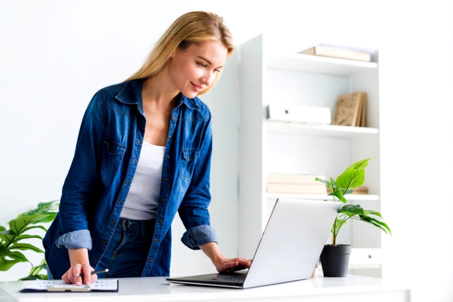 Bureau ilvoriazen avec espace de travail collaboratif